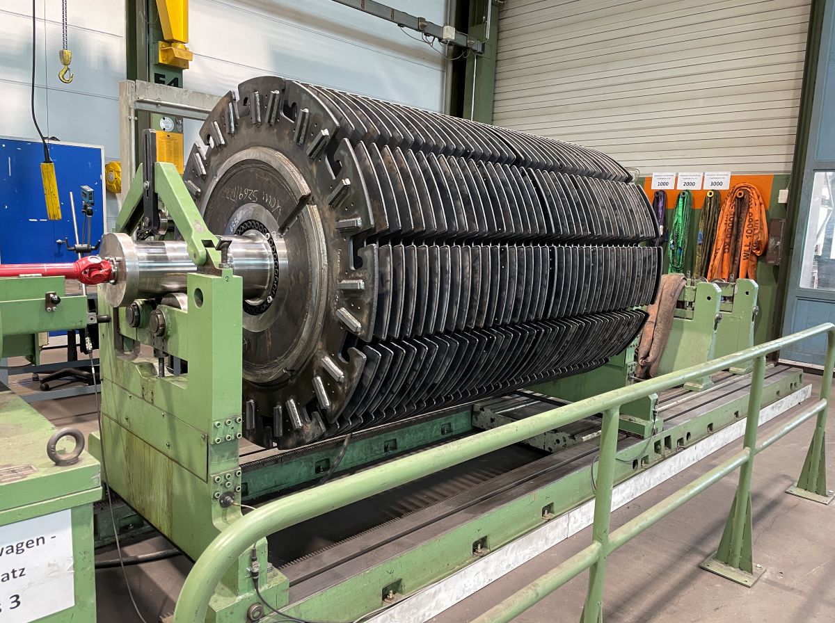 Wuchten - dynamisches Auswuchten von Läufern und Rotoren bis 10 Tonnen Stückgewicht bei der momac Group in Moers Wuchten - dynamisches Auswuchten von Läufern und Rotoren bis 10 Tonnen Stückgewicht bei der momac Group in Moers / NRW